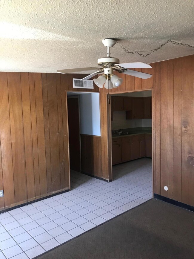 8034 Broadway Dr, El Paso, TX 79915 - photo 3