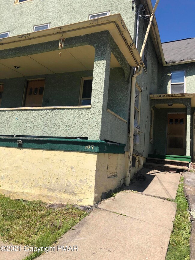207 N Bromley Ave, Scranton, PA 18504 - photo 3