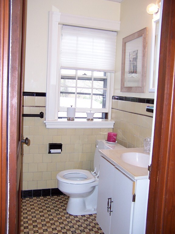 566 Auburn St unit 3, Auburndale, MA 02466 - photo 5