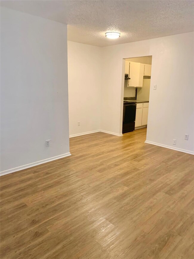 222 N Center St unit 206, Grand Prairie, TX 75050 - photo 6