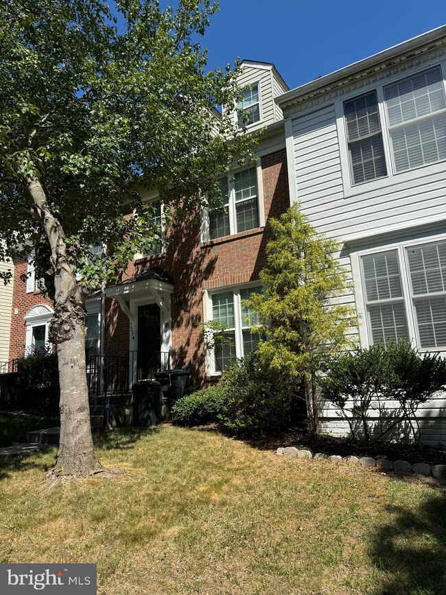 7214 Goblet Ct, Clinton, MD 20735 - photo 2