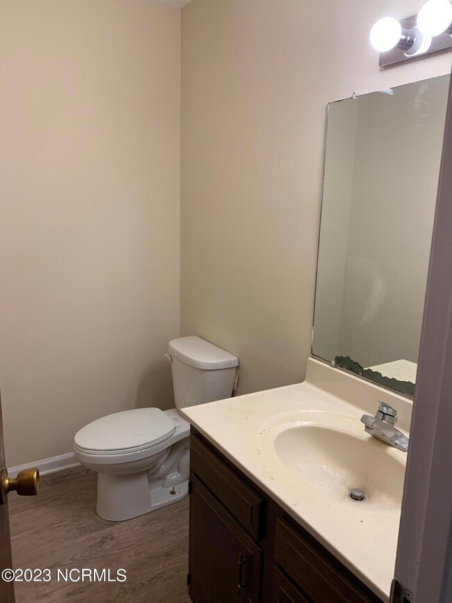 109 N Onsville Place, Jacksonville, NC 28546 - photo 5