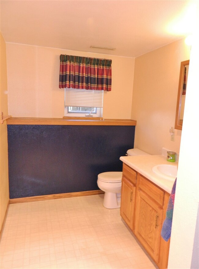 4020 Mark Dr, Waterloo, IA 50701 - photo 7