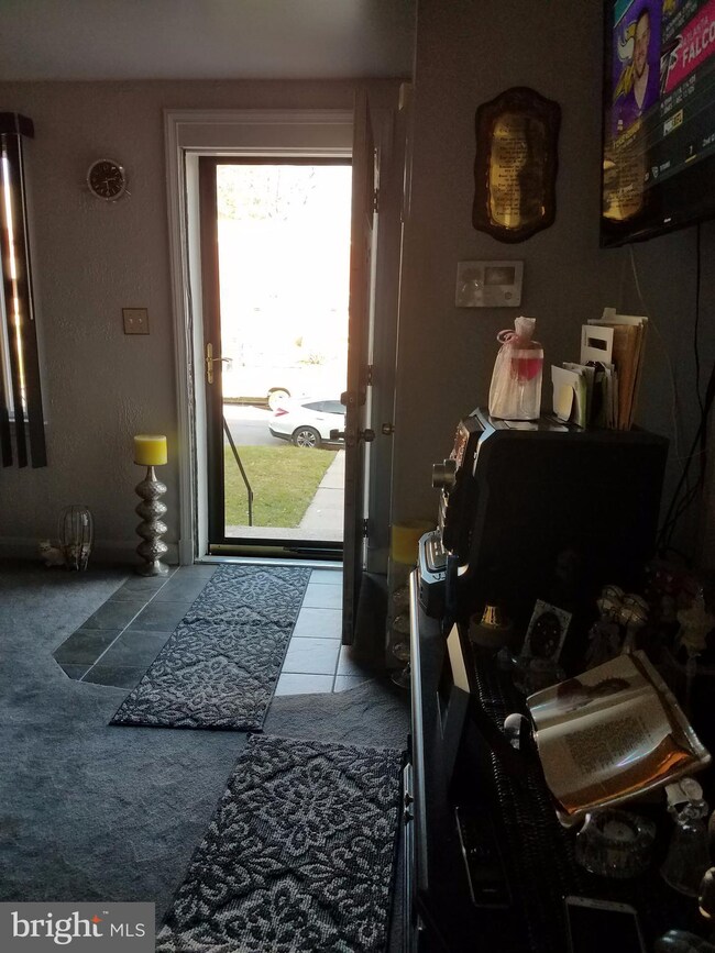 568 Lucia Ave, Baltimore, MD 21229 - photo 3