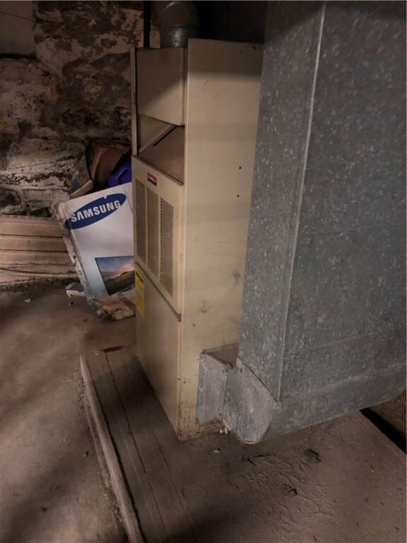 Gas Furnace.   Each tenant pays for their own heat