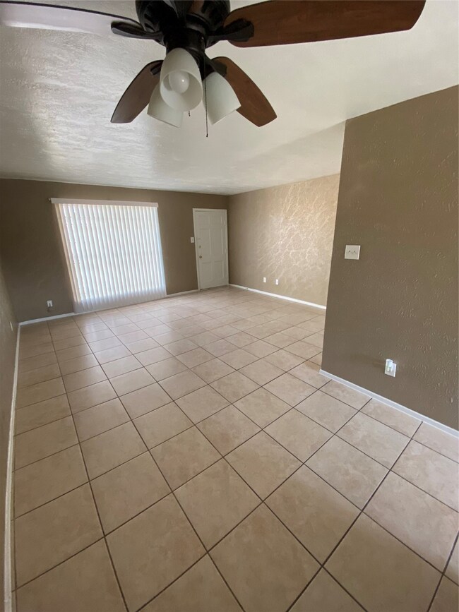 6305 Westward St unit 1, Houston, TX 77081 - photo 2