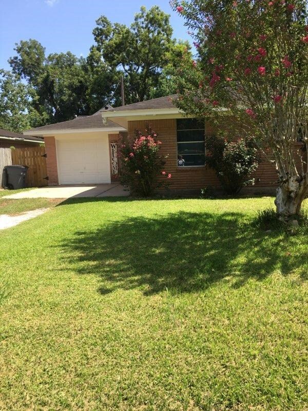 2416 10th St, Bay City, TX 77414 - photo 2