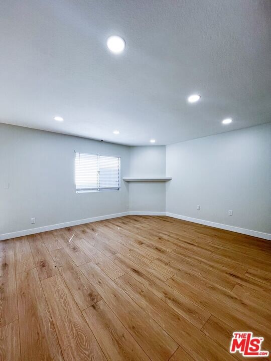 22423 Del Valle St unit 104, Los Angeles, CA 91364 - photo 7