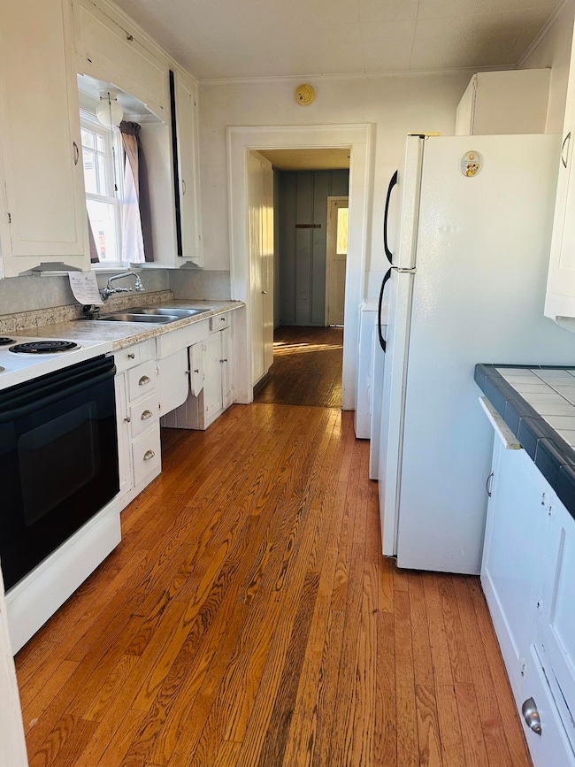 611 W 4th St, Medford, OR 97501 - photo 6