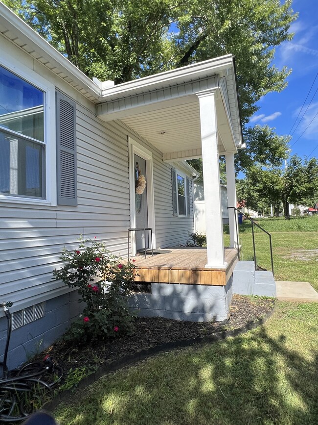 409 Carney St, Shelbyville, TN 37160 - photo 3