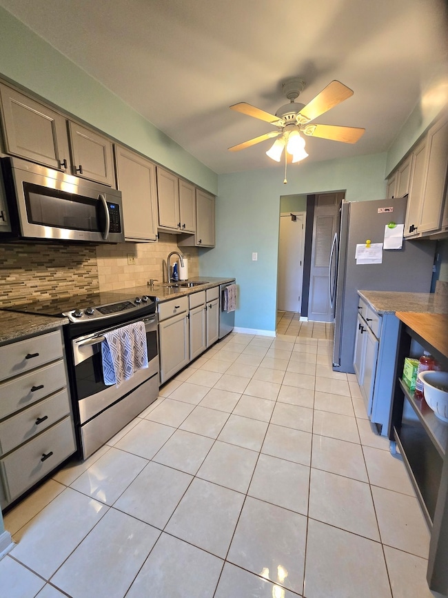 470 Raintree Ct unit 3L, Glen Ellyn, IL 60137 - photo 3