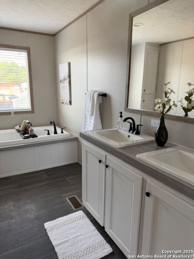 15966 Flores Curve, San Antonio, TX 78221 - photo 5