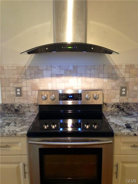 Ultra modern appliances, sensuous granite and tumb