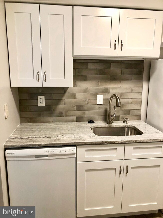 22 Buena Ct, Blackwood, NJ 08012 - photo 5