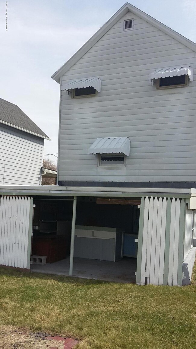 313 Gibbons St, Dunmore, PA 18512 - photo 2