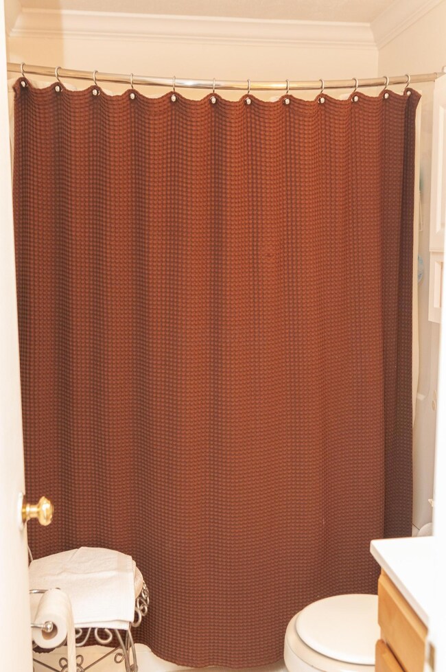 3755 Eisenhower Rd, Columbus, OH 43224 - photo 7