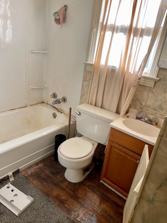 828 Hickam Dr, Wake Village, TX 75501 - photo 4