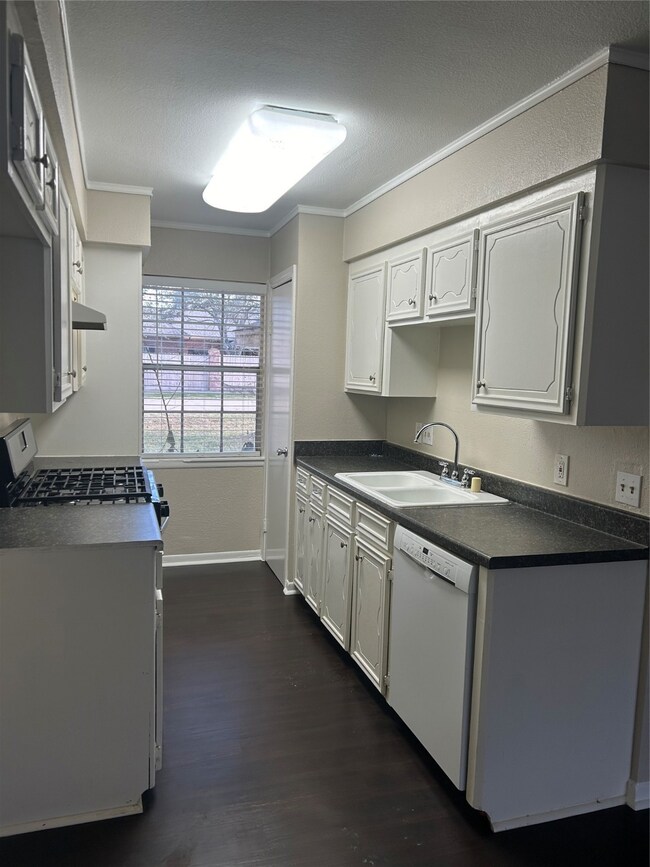 210 Skyview Terrace unit A, Friendswood, TX 77546 - photo 5