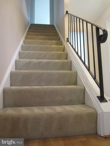 9228 Sand Creek Ct, Burke, VA 22015 - photo 4