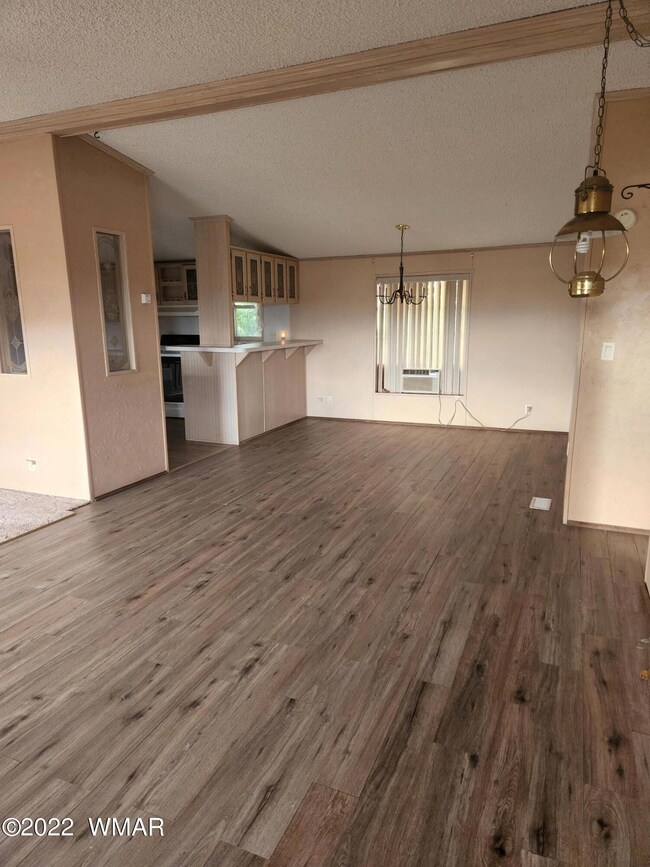 Entry Dining