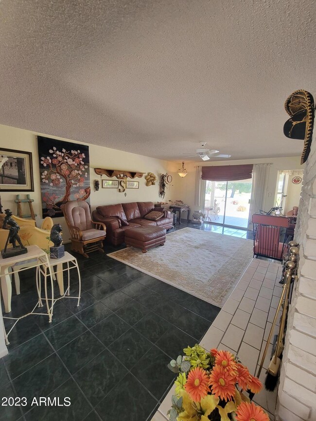 17231 N Lindgren Ave, Sun City, AZ 85373 - photo 6