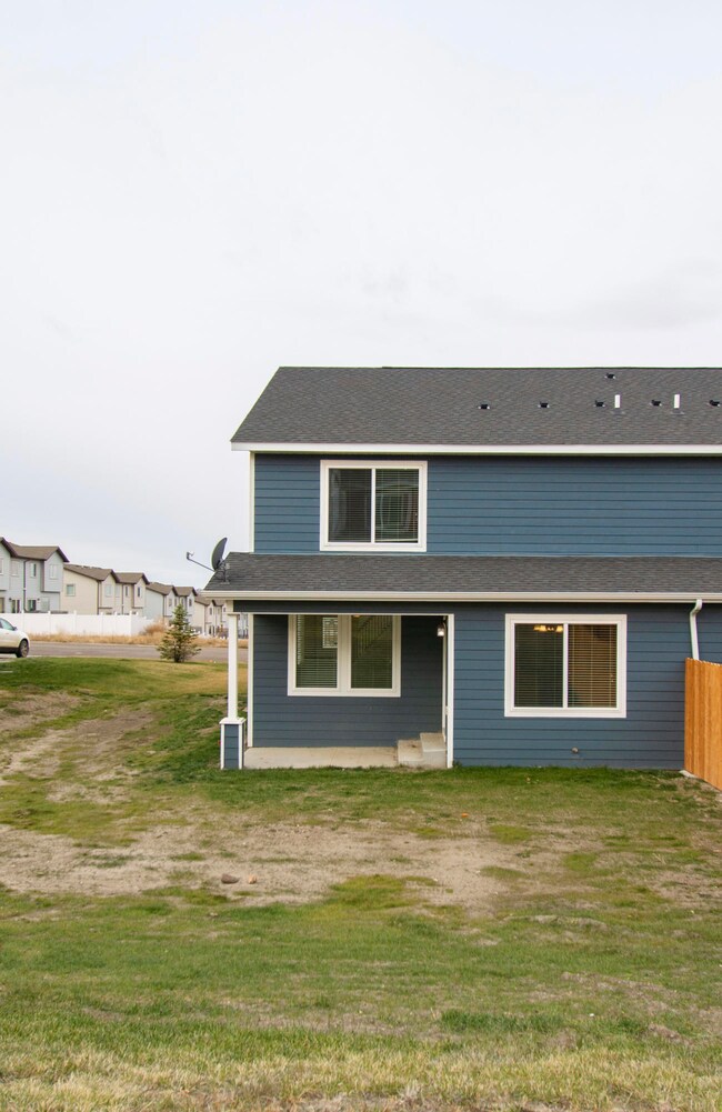 5824 Anna Ave, Williston, ND 58801 - photo 4