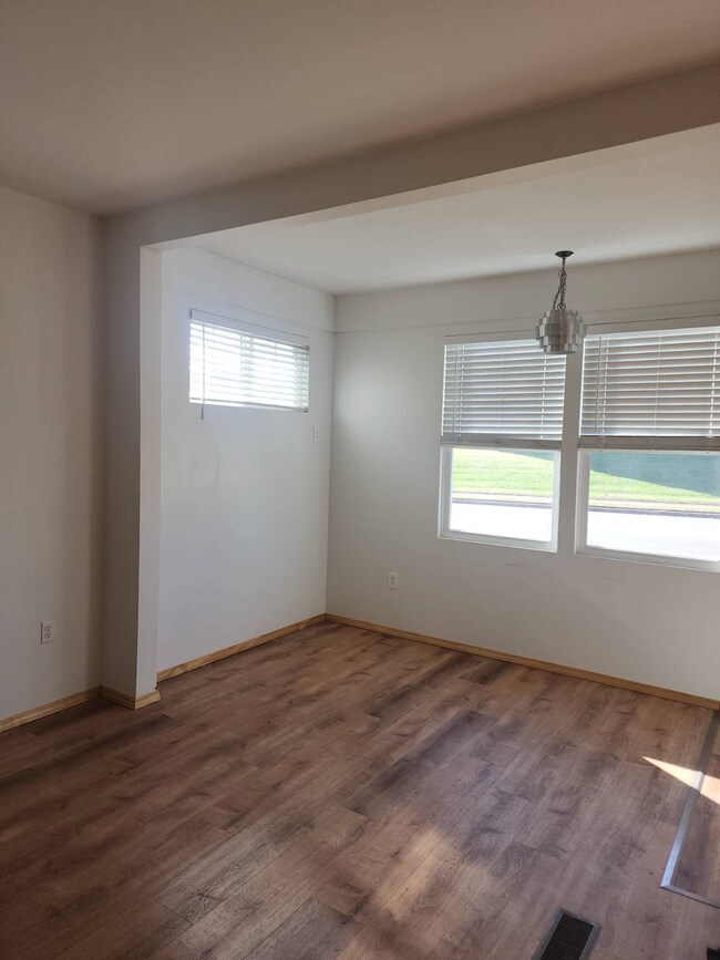 344 12th St, Tell City, IN 47586 - photo 4