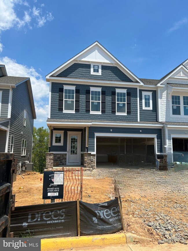 17971 Woods Overlook Dr, Dumfries, VA 22026 - photo 2