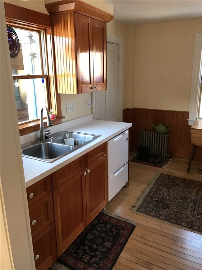 427 Hanover St, Portsmouth, NH 03801 - photo 7