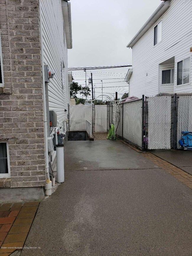 6781 Hylan Blvd, Staten Island, NY 10309 - photo 2