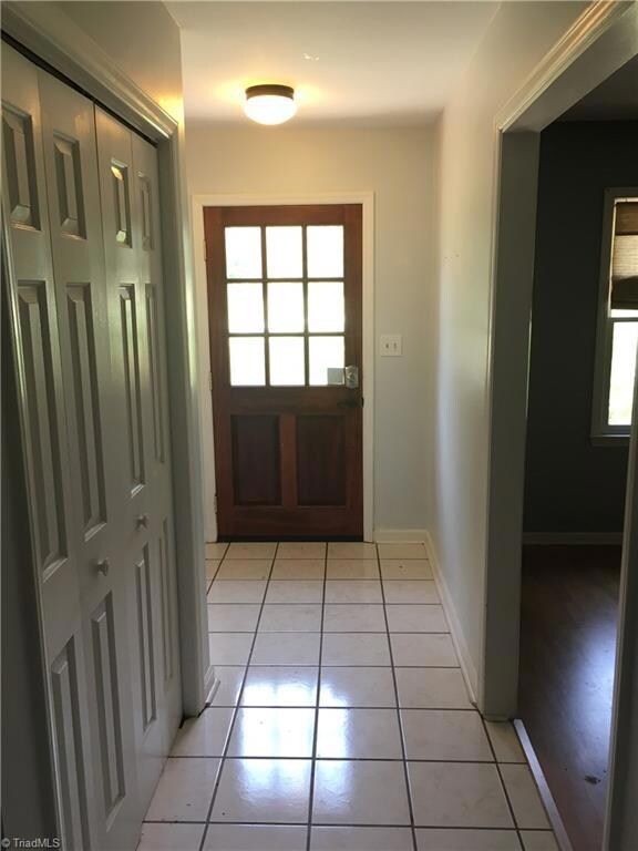 2211 Plainview Dr, High Point, NC 27265 - photo 5