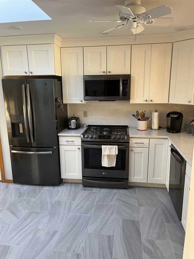 761 Murphys Rd unit 9B, Quechee, VT 05059 - photo 3