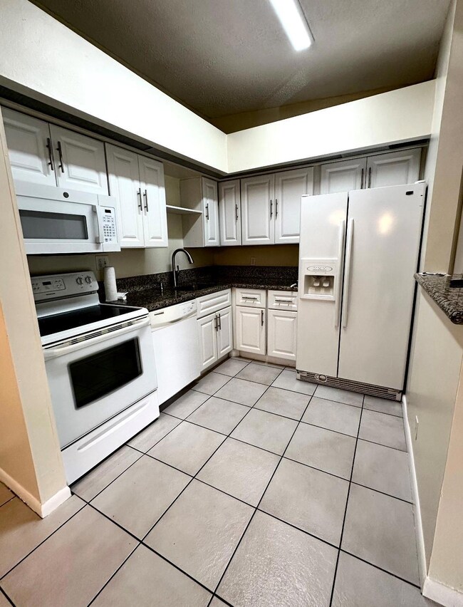 15484 Lakes of Delray Blvd unit 2010, Delray Beach, FL 33484 - photo 2