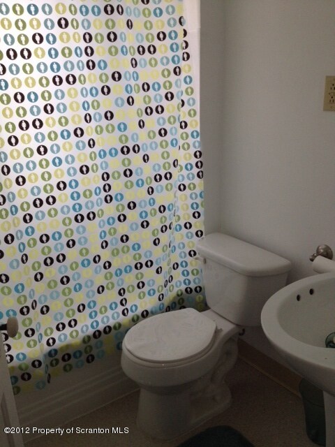 619-621 Larch St, Dunmore, PA 18509 - photo 7