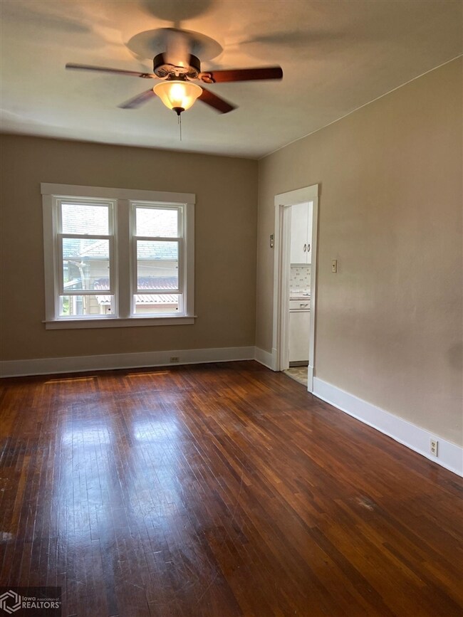 902 S Center St, Shenandoah, IA 51601 - photo 7