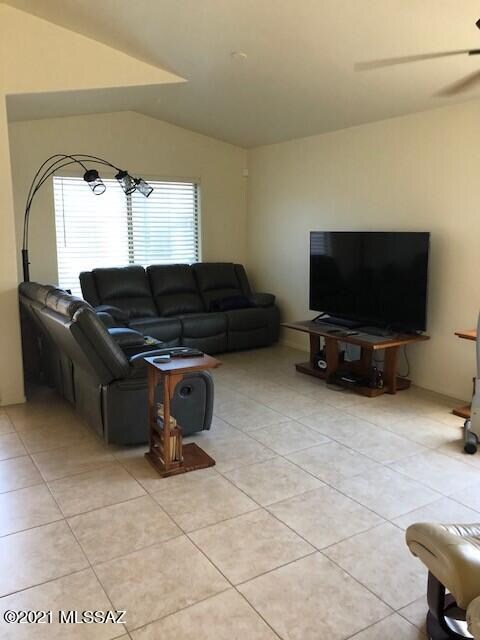 Family room 4