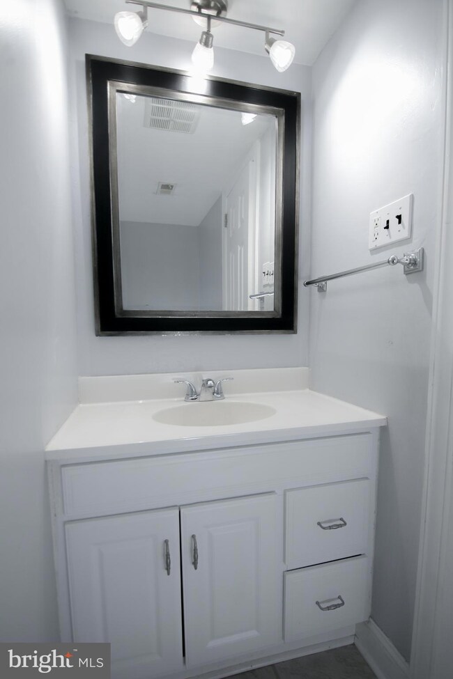 9617 Nonquitt Dr, Fairfax, VA 22031 - photo 6