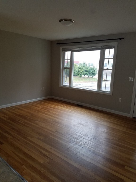 687 Mechanic St unit 1, Leominster, MA 01453 - photo 6