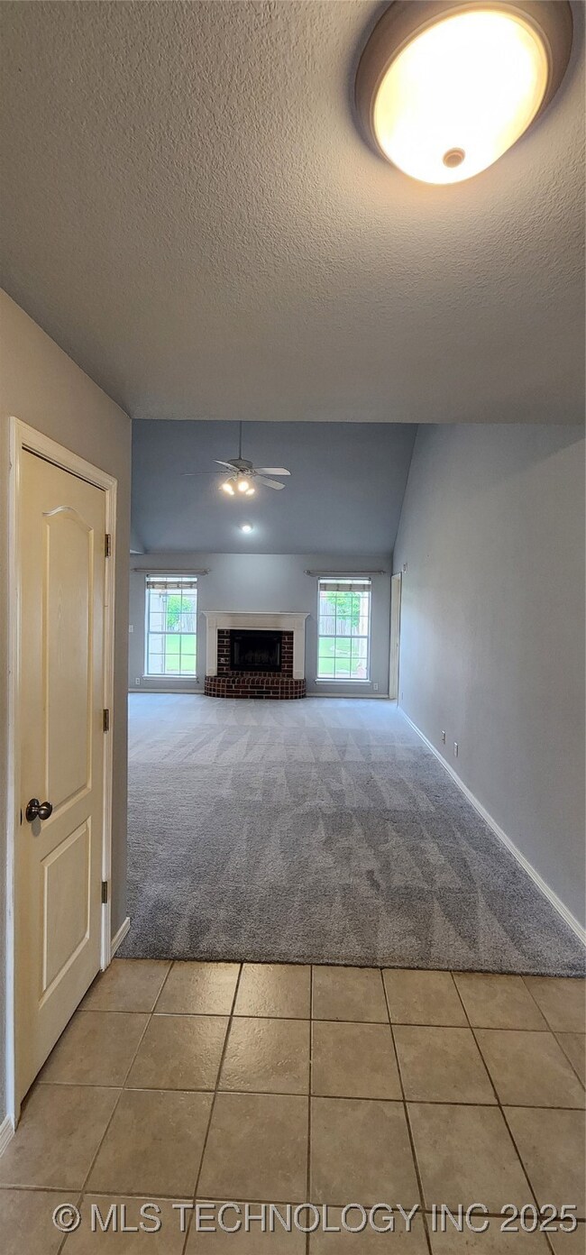 1104 W San Antonio St, Broken Arrow, OK 74012 - photo 4