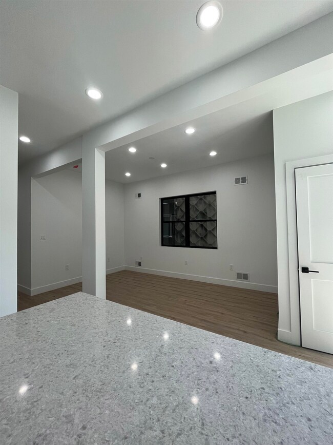 217 Oak St, Weehawken, NJ 07086 - photo 3