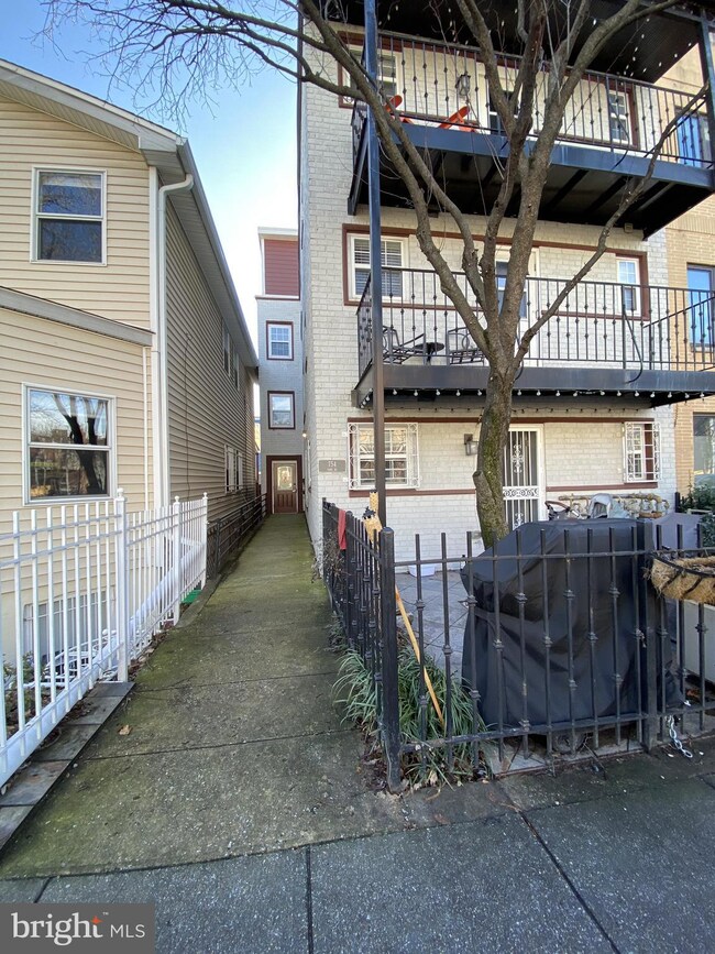 754 Park Rd NW unit 2, Washington, DC 20010 - photo 2