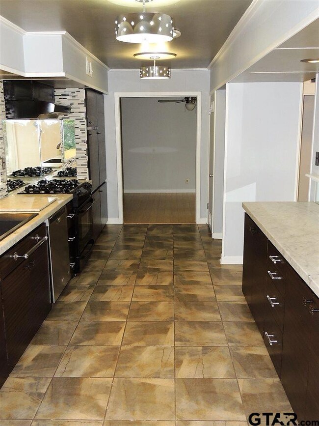 230 230 Glenhaven Dr, Tyler, TX 75701 - photo 5