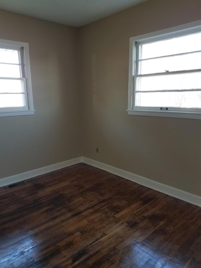 112 Crestview Cir, Shelbyville, TN 37160 - photo 7