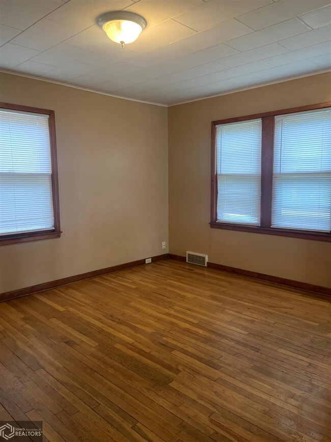 505 E Nishna Rd, Shenandoah, IA 51601 - photo 4