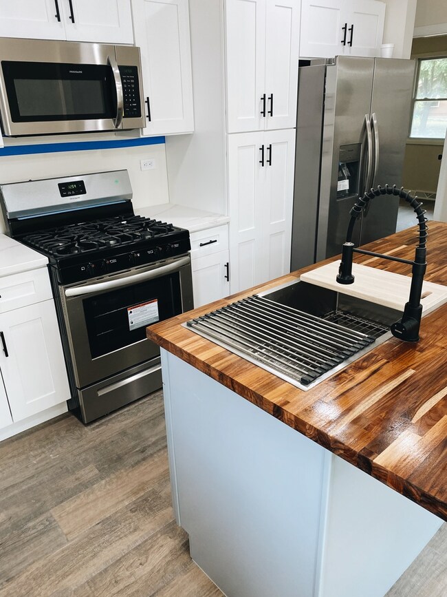 2114 Horeb Ave, Zion, IL 60099 - photo 6