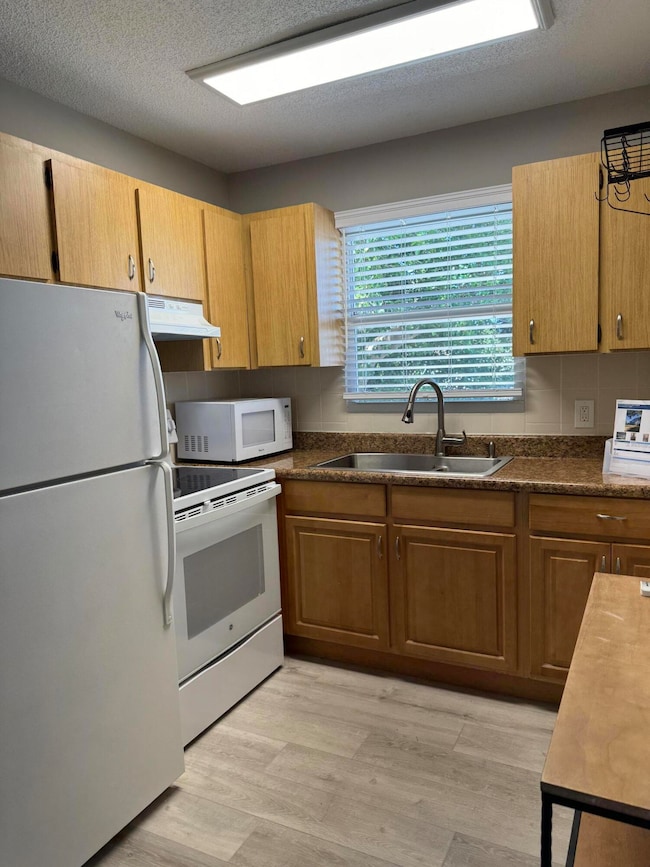 4220 NE Indian River Dr unit 6, Jensen Beach, FL 34957 - photo 3