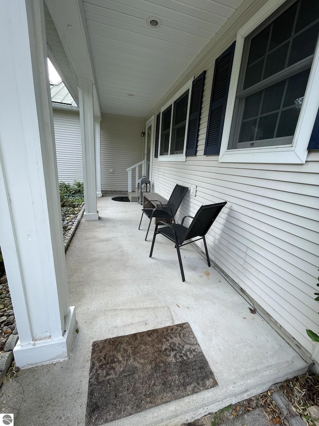 6417 E Harbor Dr, Elk Rapids, MI 49629 - photo 4