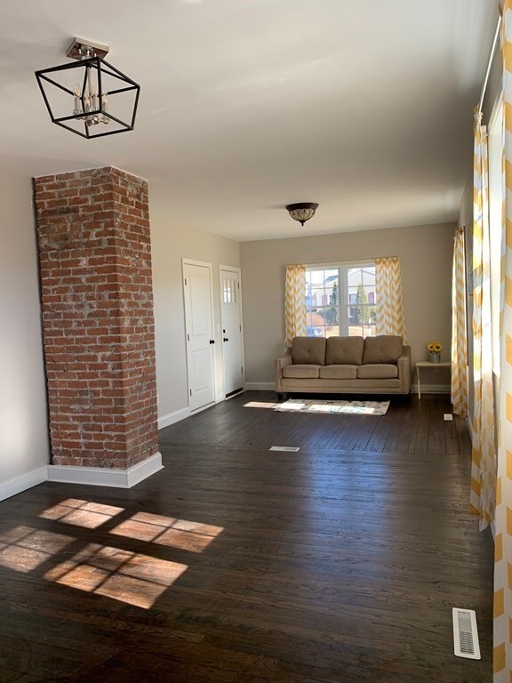 102 Arcadia Blvd, Springfield, MA 01118 - photo 3