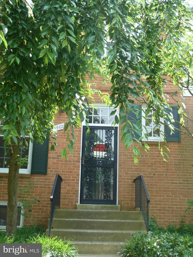 14902 Belle Ami Dr, Laurel, MD 20707 - photo 2