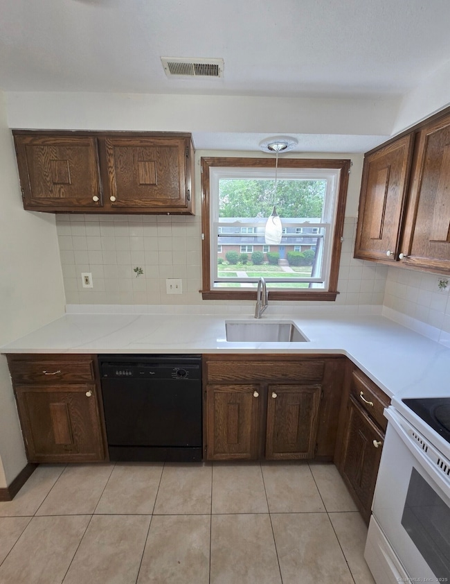 338 Dunfey Ln unit D, Windsor, CT 06095 - photo 5